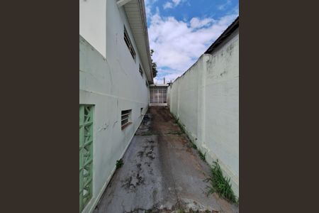 Casa à venda com 458m², 3 quartos e 7 vagasLateral