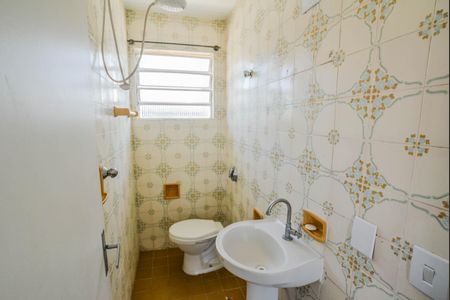 Banheiro de apartamento à venda com 1 quarto, 43m² em Parque Jaçatuba, Santo André