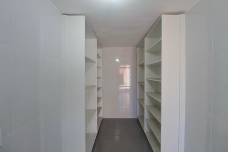 Casa à venda com 480m², 4 quartos e 5 vagasDespensa
