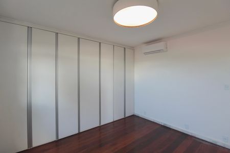 Casa à venda com 480m², 4 quartos e 5 vagasSuite 1