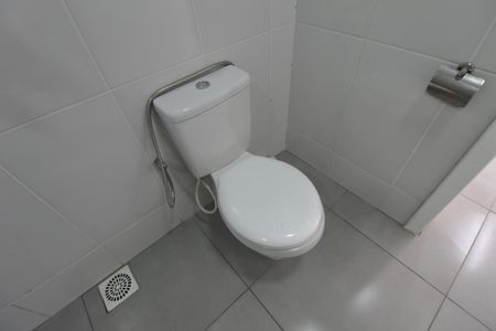 Casa à venda com 480m², 4 quartos e 5 vagasBanheiro Social (Inferior)