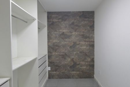 Casa à venda com 480m², 4 quartos e 5 vagasCloset da Suite 2 (Inferior)