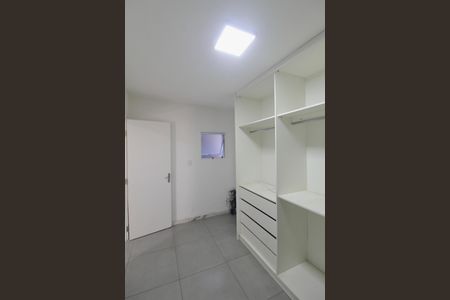 Casa à venda com 480m², 4 quartos e 5 vagasCloset da Suite 2 (Inferior)