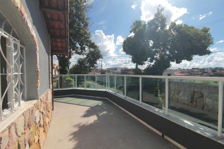 Casa à venda com 480m², 4 quartos e 5 vagasVaranda