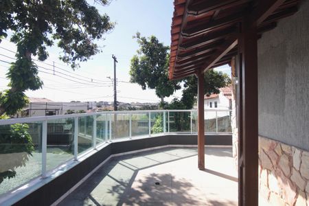 Casa à venda com 480m², 4 quartos e 5 vagasVaranda