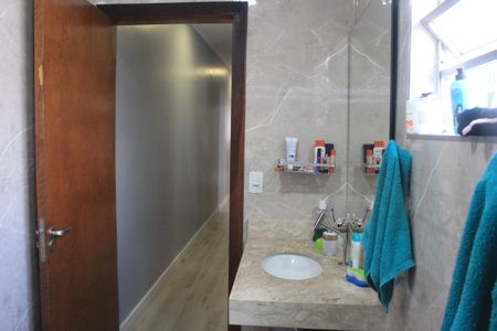 Casa à venda com 268m², 3 quartos e 5 vagasBanheiro 2