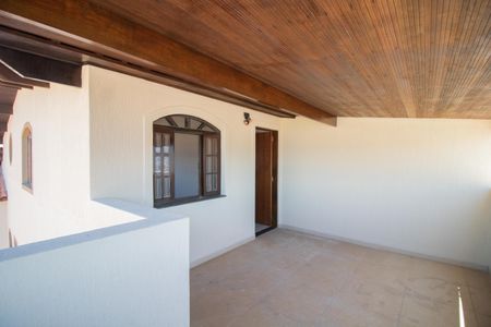 Casa à venda com 315m², 3 quartos e 3 vagasVARANDA