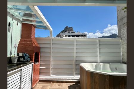 Apartamento à venda com 100m², 2 quartos e sem vagaCOBERTURA 