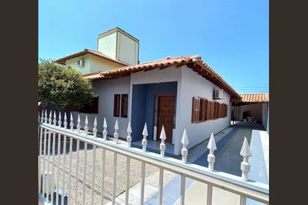 Casa para alugar com 194m², 4 quartos e 3 vagas Casa para alugar com 194m², 4 quartos e 3 vagasFachada