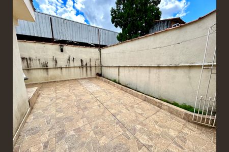 Casa à venda com 156m², 2 quartos e 2 vagasQuintal
