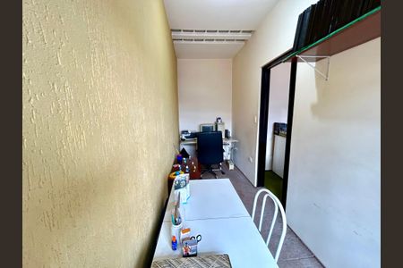 Casa à venda com 156m², 2 quartos e 2 vagasEscritório