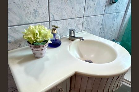 Casa à venda com 156m², 2 quartos e 2 vagasBanheiro 1