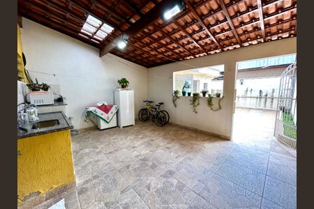 Casa à venda com 156m², 2 quartos e 2 vagasQuintal 