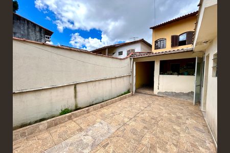 Casa à venda com 156m², 2 quartos e 2 vagasQuintal