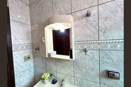 Casa à venda com 156m², 2 quartos e 2 vagasBanheiro 1