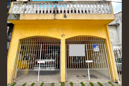 Casa à venda com 156m², 2 quartos e 2 vagasPlaca instalada na fachada do imóvel 