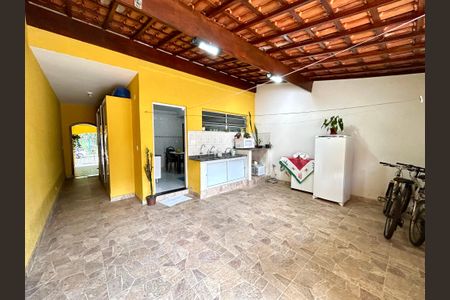 Casa à venda com 156m², 2 quartos e 2 vagasQuintal