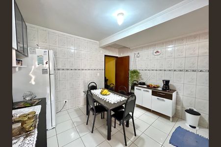 Casa à venda com 156m², 2 quartos e 2 vagasCozinha
