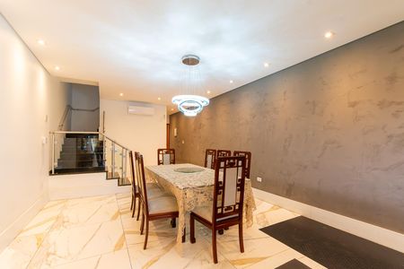 Casa à venda com 230m², 3 quartos e 4 vagasSala