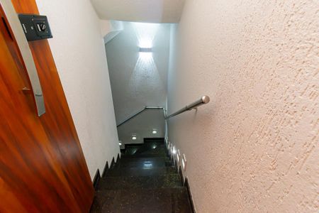 Casa à venda com 230m², 3 quartos e 4 vagasEscada