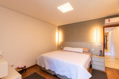 Casa à venda com 230m², 3 quartos e 4 vagasSuíte