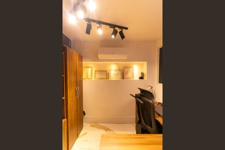 Casa à venda com 230m², 3 quartos e 4 vagasEscritório