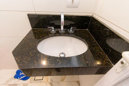 Casa à venda com 230m², 3 quartos e 4 vagasBanheiro de Serviço