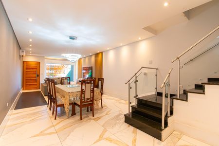 Casa à venda com 230m², 3 quartos e 4 vagasSala