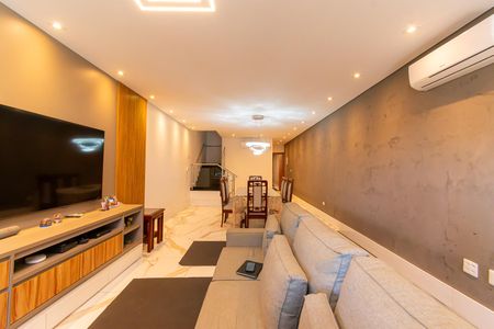 Casa à venda com 230m², 3 quartos e 4 vagasSala