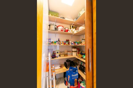 Casa à venda com 230m², 3 quartos e 4 vagasDespensa