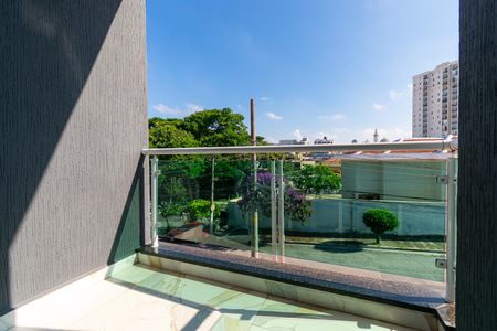 Casa à venda com 230m², 3 quartos e 4 vagasSuíte - Varanda