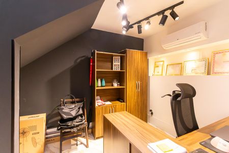 Casa à venda com 230m², 3 quartos e 4 vagasEscritório