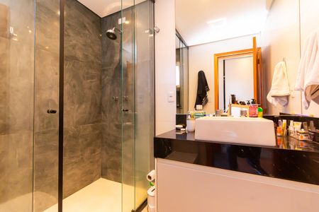 Casa à venda com 230m², 3 quartos e 4 vagasBanheiro da Suíte