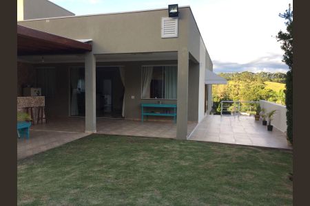 Casa de condomínio para alugar com 317m², 3 quartos e 9 vagas Casa de condomínio para alugar com 317m², 3 quartos e 9 vagasQuintal