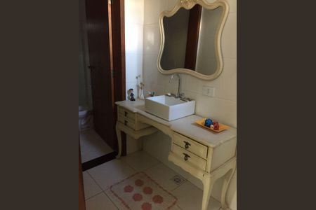 Casa de condomínio para alugar com 317m², 3 quartos e 9 vagas Casa de condomínio para alugar com 317m², 3 quartos e 9 vagasBanheiro