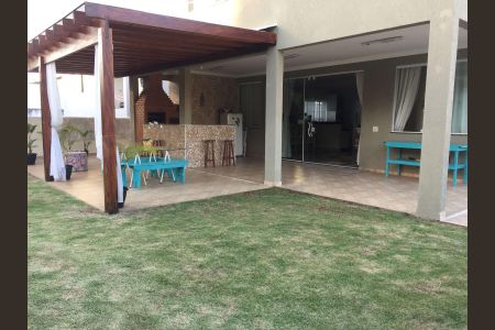 Casa de condomínio para alugar com 317m², 3 quartos e 9 vagas Casa de condomínio para alugar com 317m², 3 quartos e 9 vagasQuintal