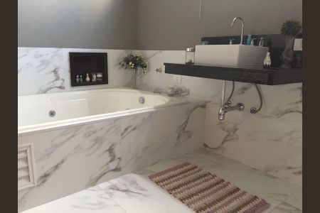 Casa de condomínio para alugar com 317m², 3 quartos e 9 vagas Casa de condomínio para alugar com 317m², 3 quartos e 9 vagasBanheiro