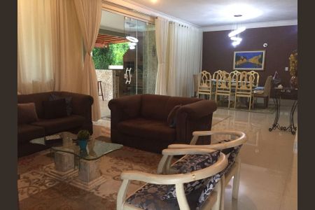 Sala de casa de condomínio para alugar com 3 quartos, 317m² em RUA FALCAO S/N, Mogi das Cruzes