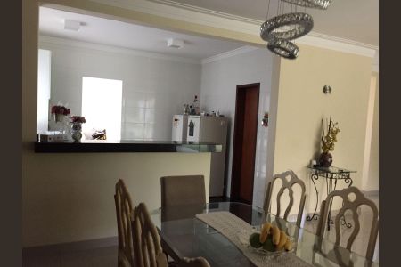 Cozinha de casa de condomínio para alugar com 3 quartos, 317m² em RUA FALCAO S/N, Mogi das Cruzes