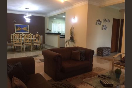 Sala de casa de condomínio para alugar com 3 quartos, 317m² em RUA FALCAO S/N, Mogi das Cruzes