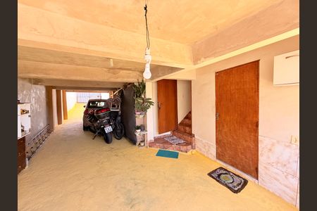Casa à venda com 212m², 3 quartos e 2 vagasQuintal e Garagem