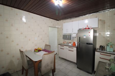 Casa à venda com 120m², 2 quartos e 2 vagasCozinha