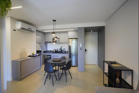 Sala de apartamento para alugar com 2 quartos, 65m² em Canasvieiras, Florianópolis