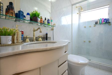 Apartamento à venda com 209m², 4 quartos e 4 vagasBanheiro Suíte 1
