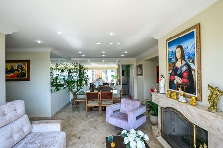 Apartamento à venda com 209m², 4 quartos e 4 vagasSala