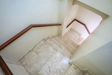 Apartamento à venda com 209m², 4 quartos e 4 vagasEscada