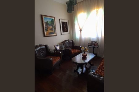 Casa à venda com 359m², 4 quartos e 3 vagasSala