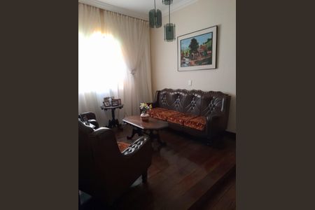 Casa à venda com 359m², 4 quartos e 3 vagasSala