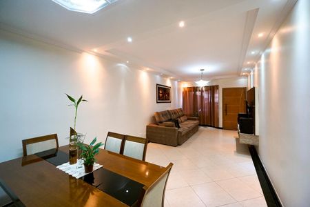 Casa à venda com 225m², 4 quartos e 3 vagasSala de jantar