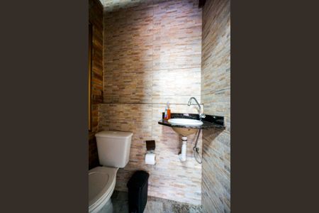 Casa à venda com 225m², 4 quartos e 3 vagasBanheiro de serviço